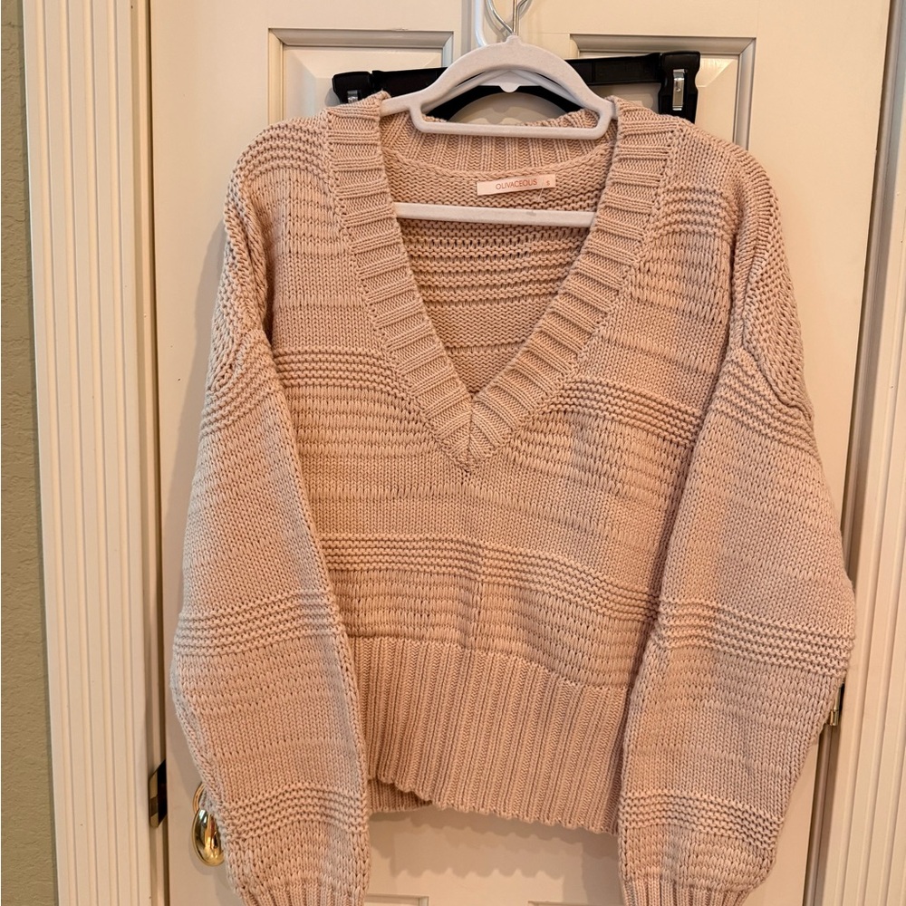 Olivaceous V-Neck Chunky Knit Sweater in Blush Pink